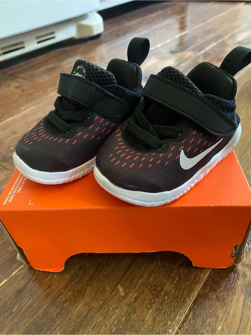 Nike Toddler Black & Pink Lightweight Trainer
